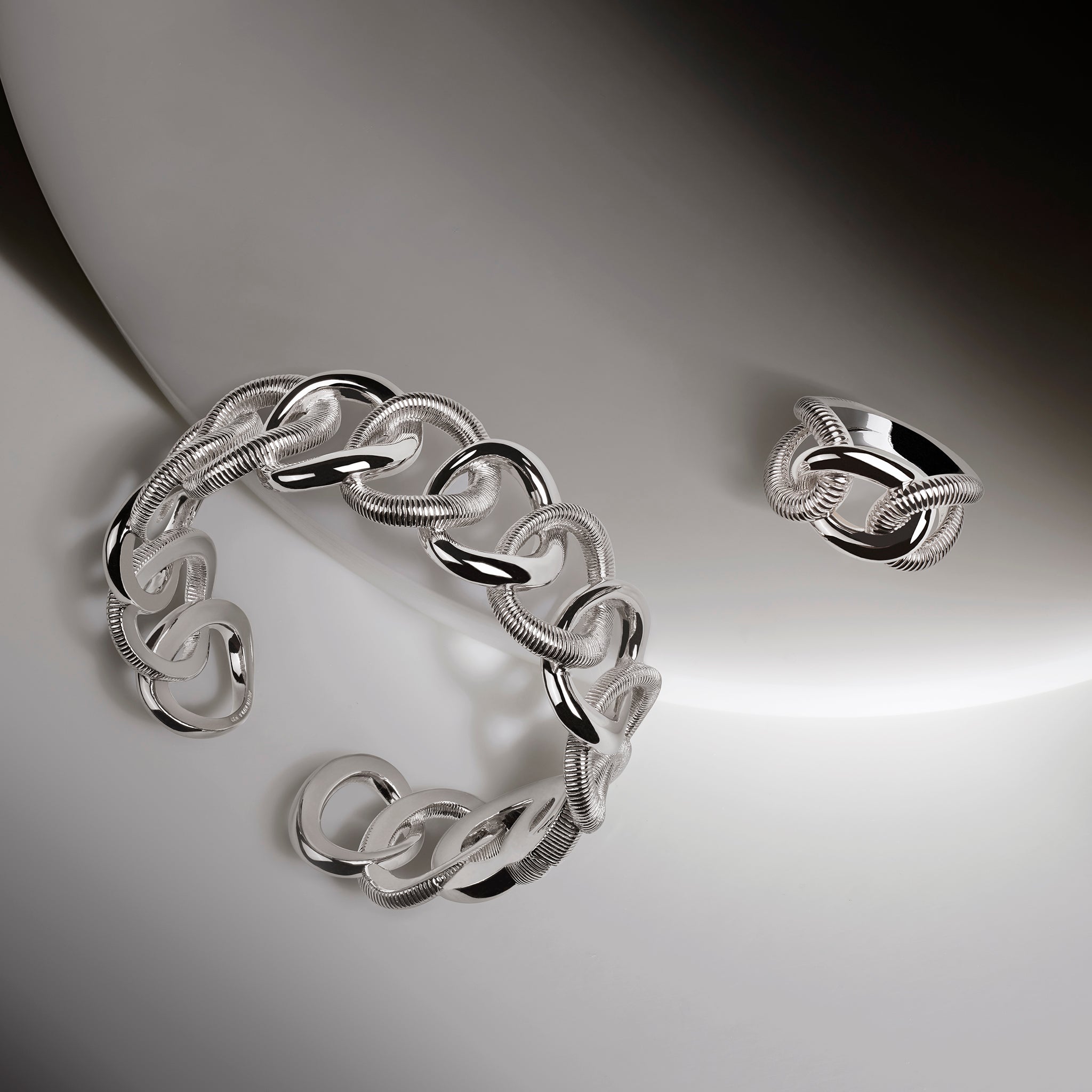 Eternity Interlocking Link Cuff
