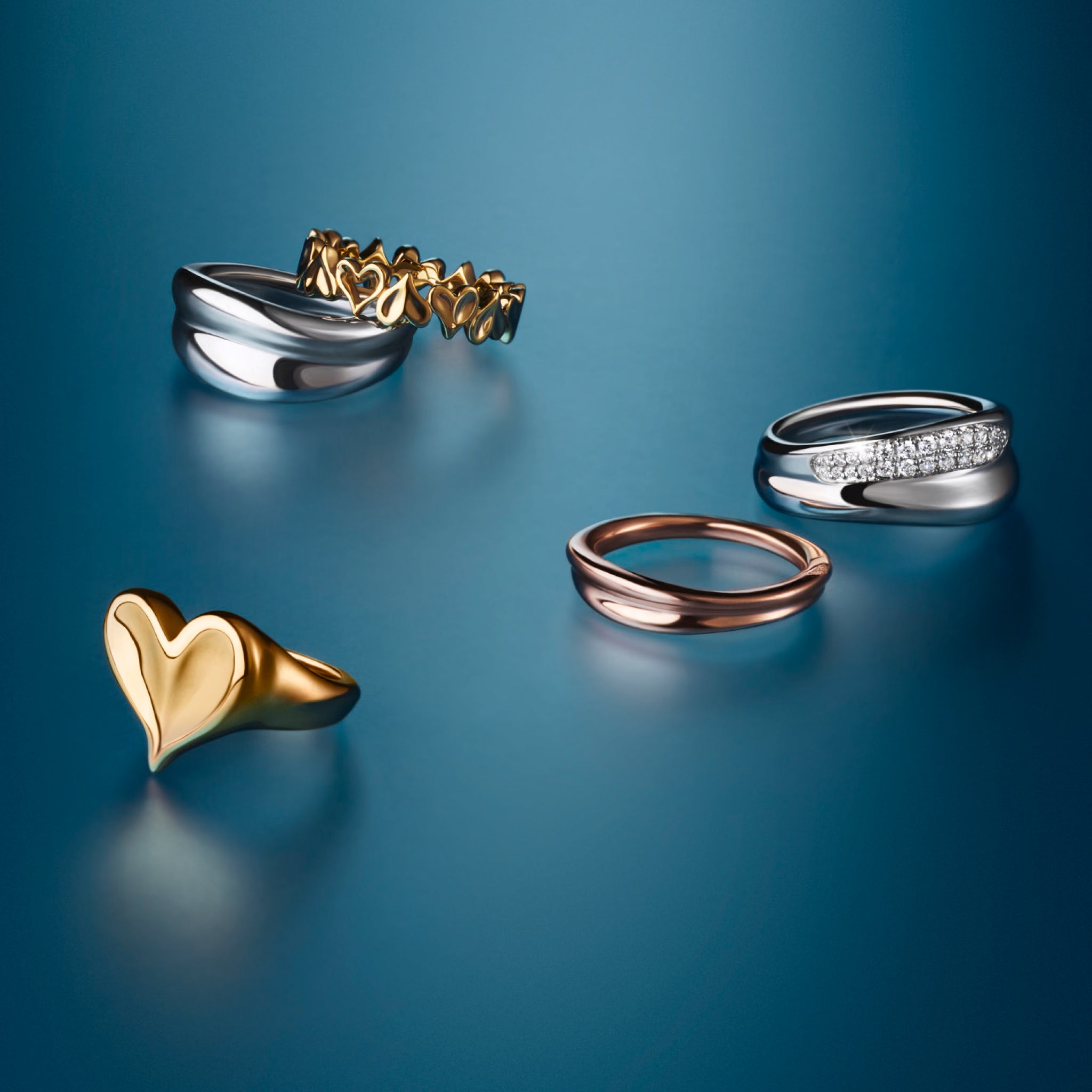 Eros Multi Heart Band Ring in 18K