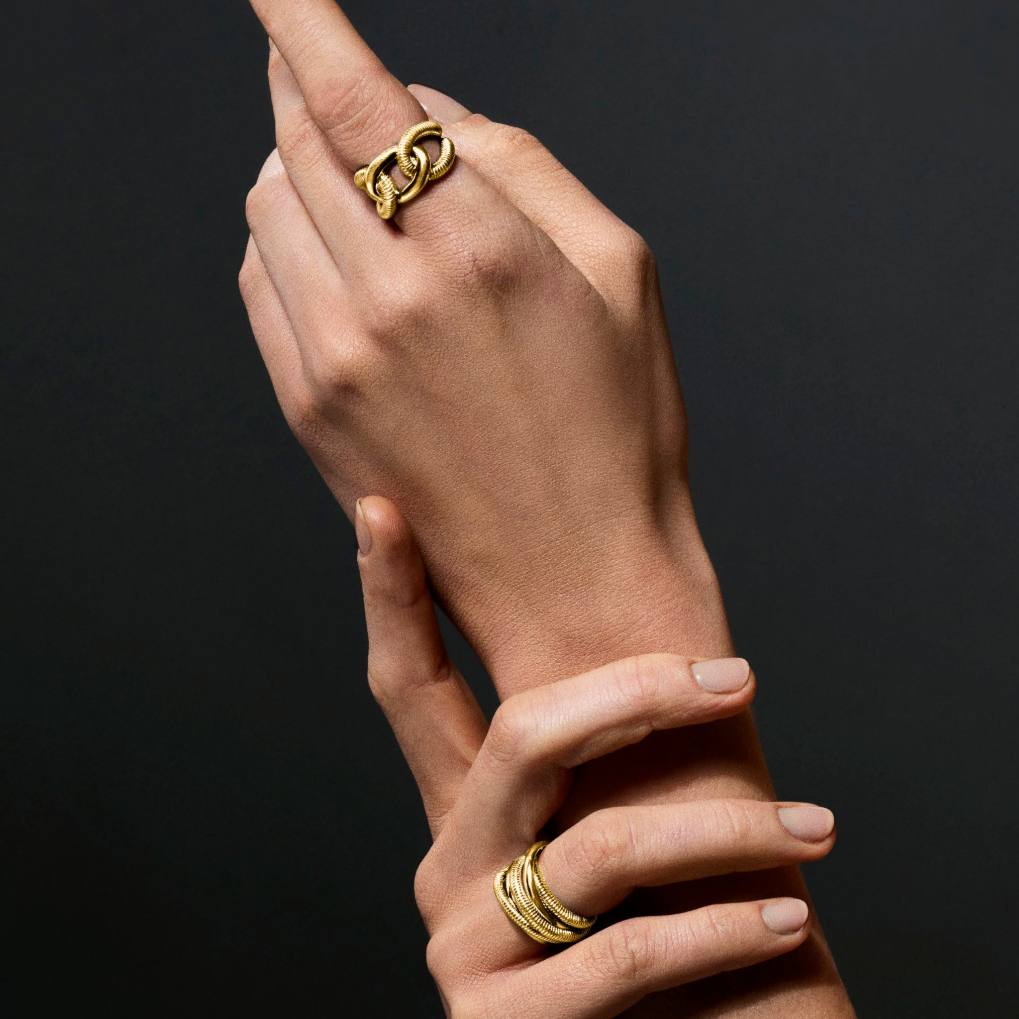 Eternity Interlocking Link Ring in 18K