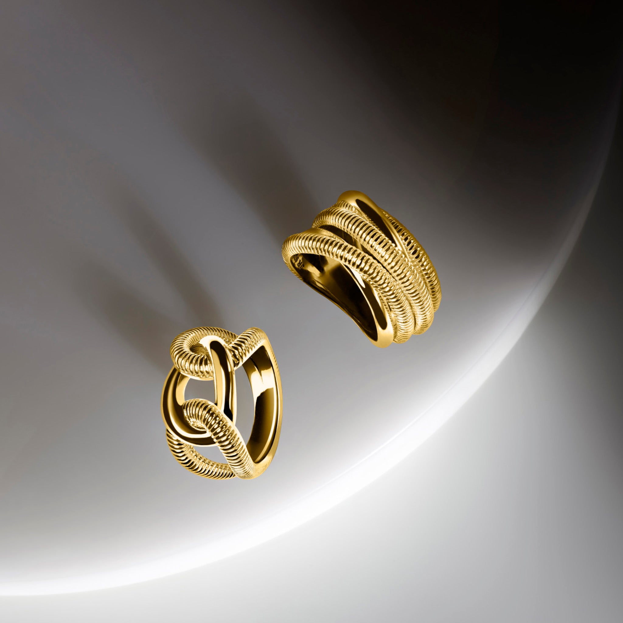 Eternity Interlocking Link Ring in 18K