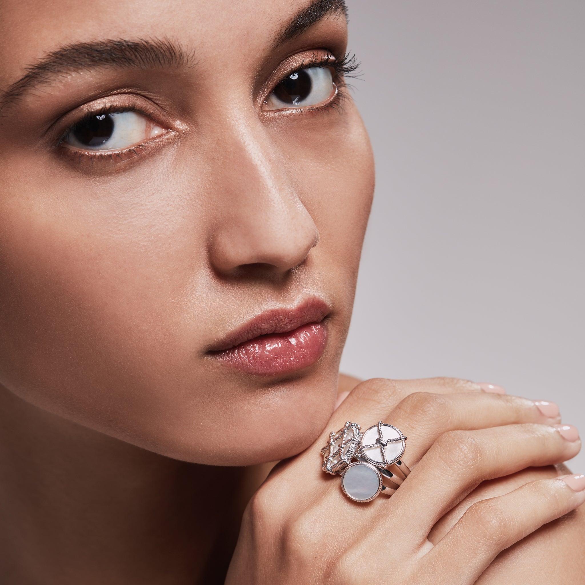 Isola Cluster Ring with Mother of Pearl