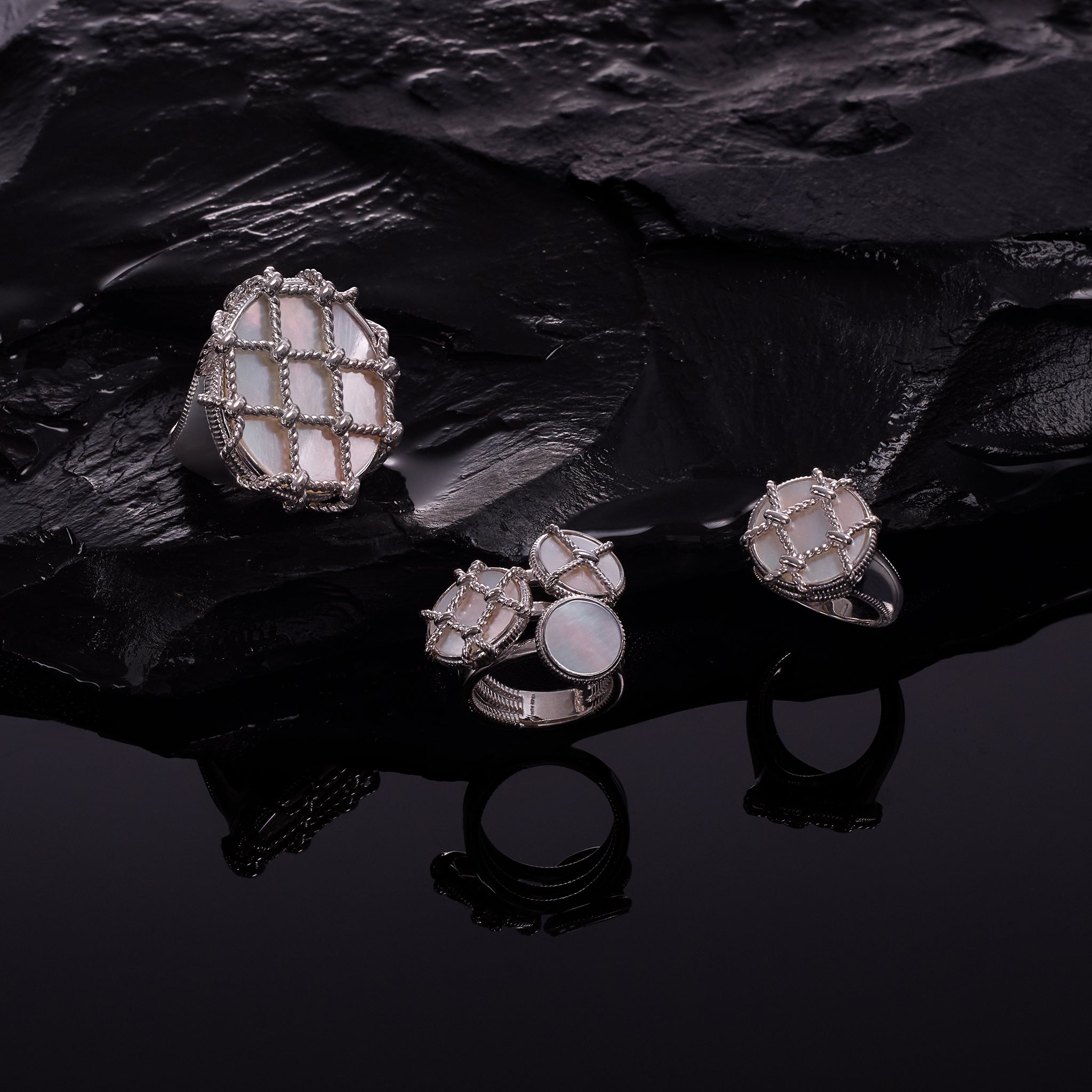 Isola Ring with Mother of Pearl