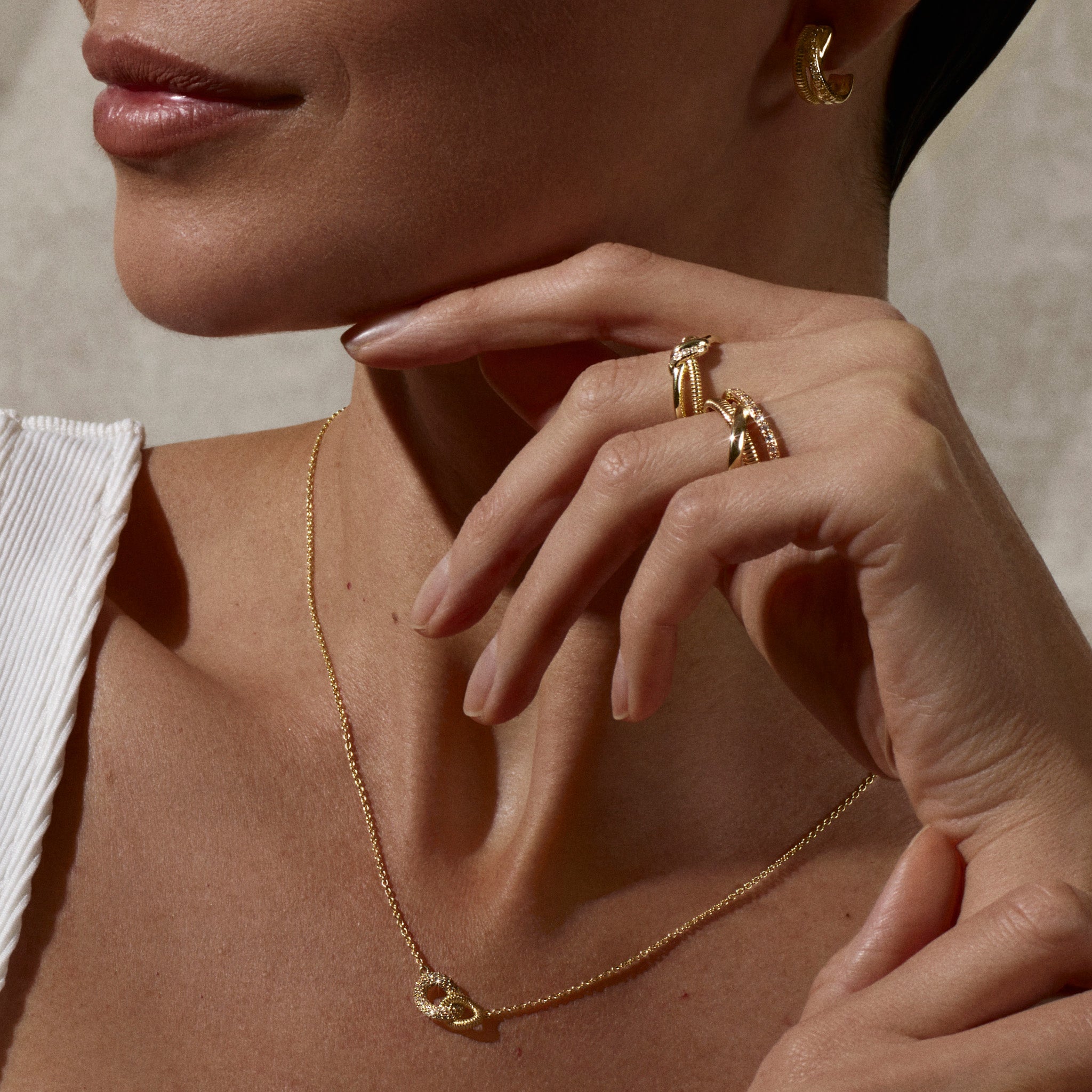 Eternity Love Knot Highway Ring with Diamonds in 18K