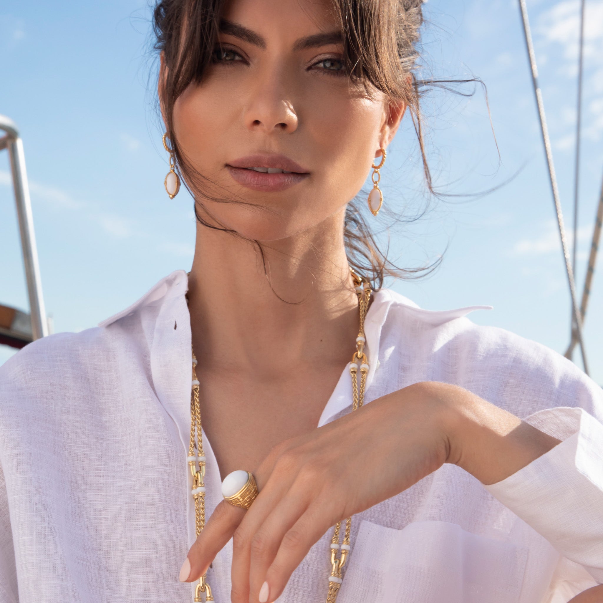 Ocean Reef Statement Necklace with White Agate in 18K Gold Vermeil
