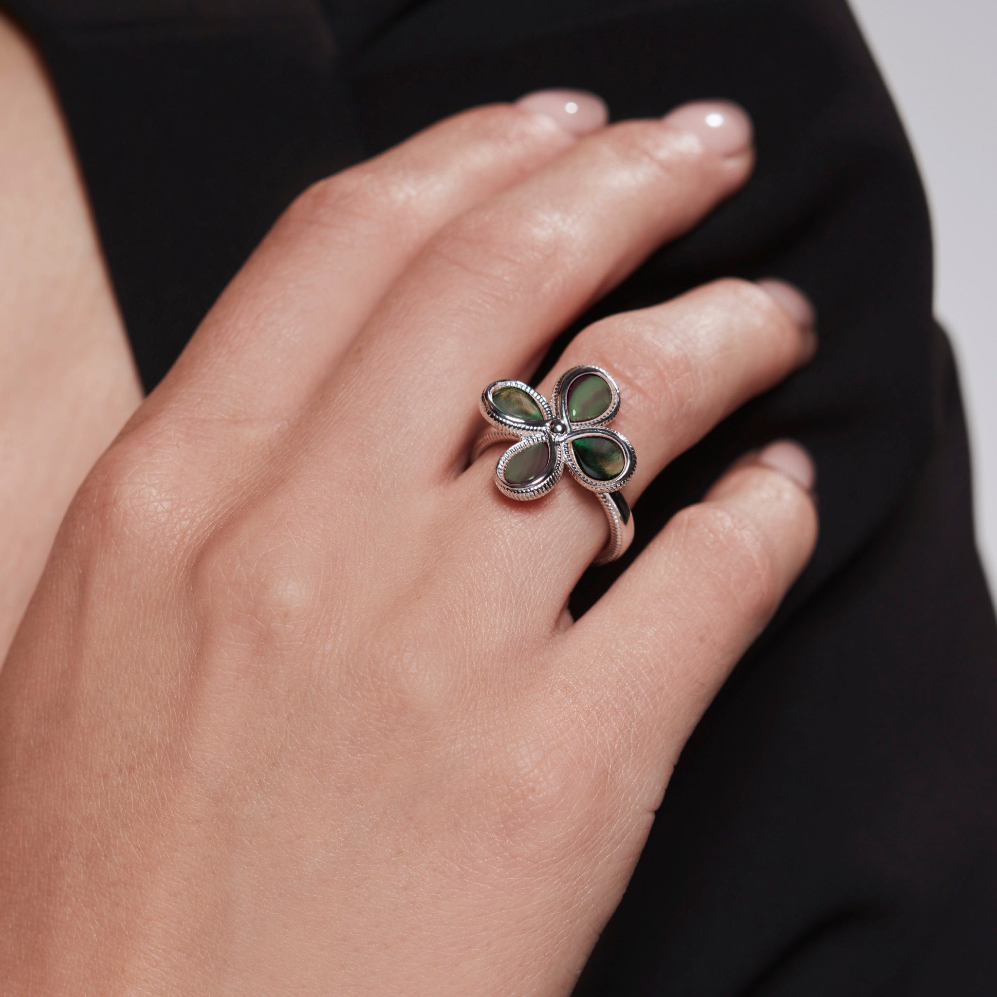 Jardin Flower Ring with Black Mother of Pearl