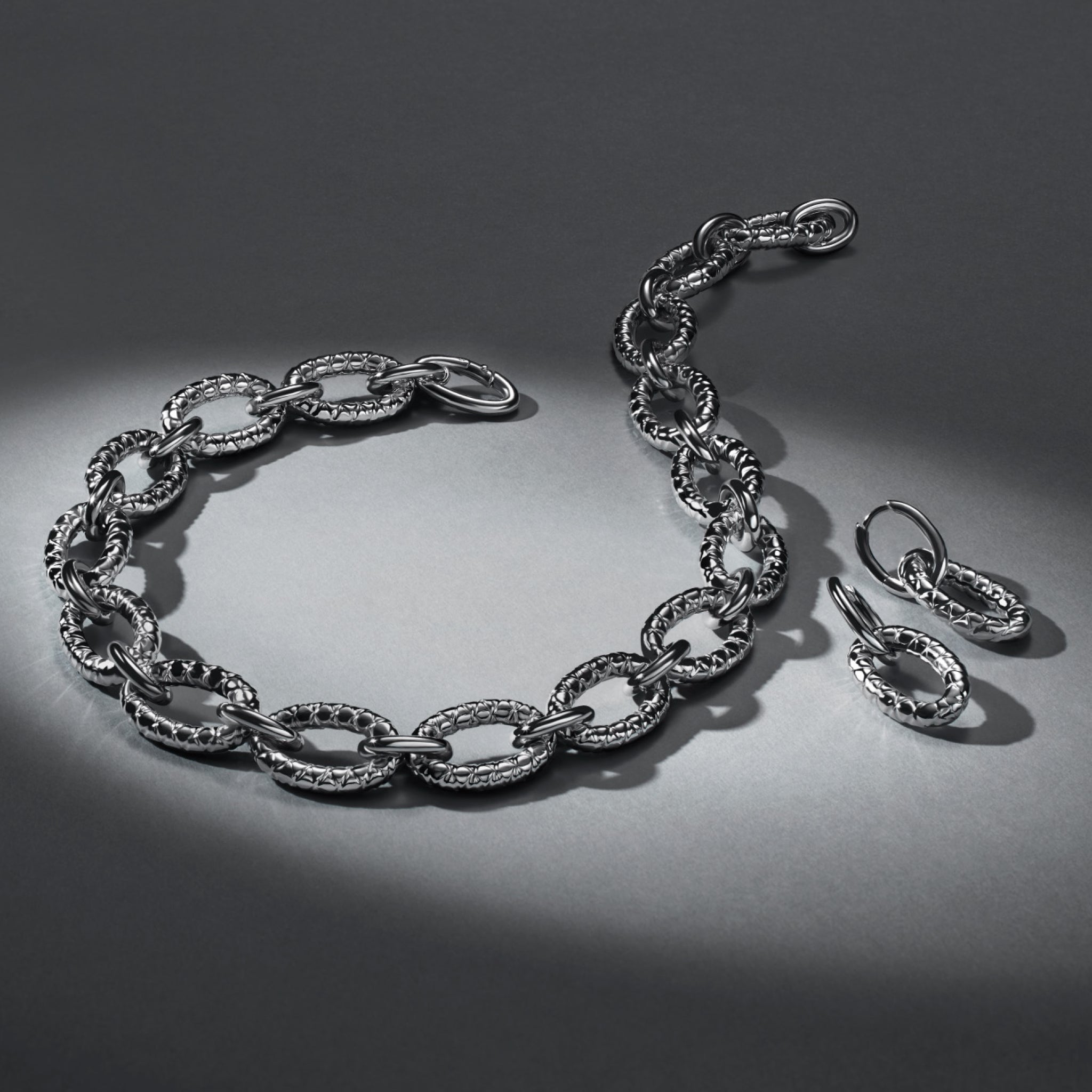 Max Textured Necklace