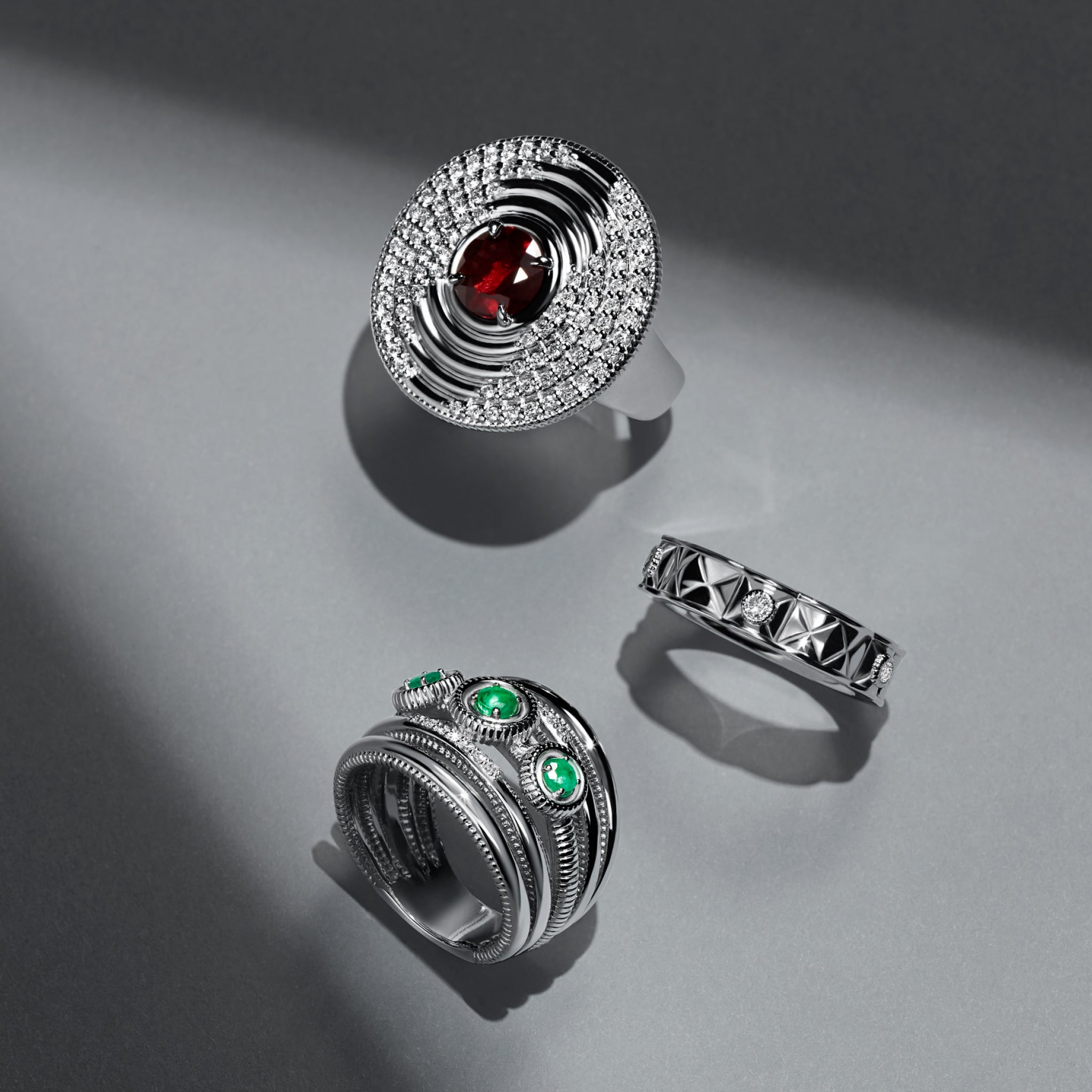 Max Band Ring with Emerald and Diamonds