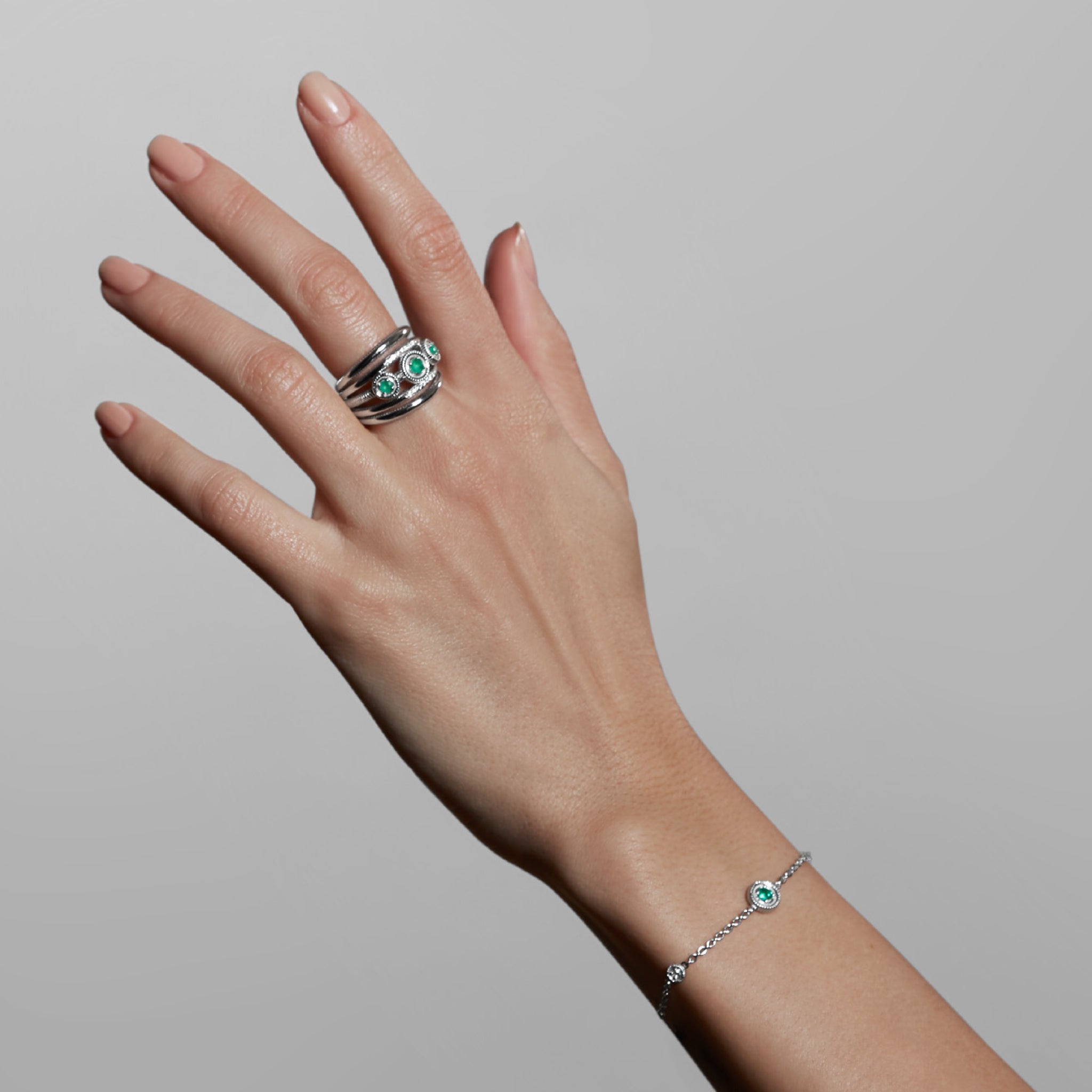 Max Band Ring with Emerald and Diamonds