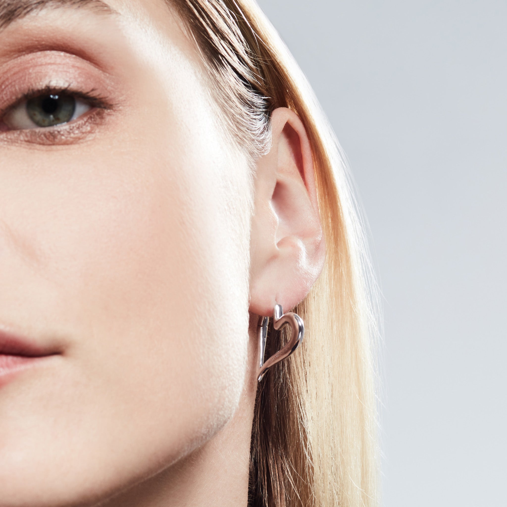 Judith Ripka Jewelry Model