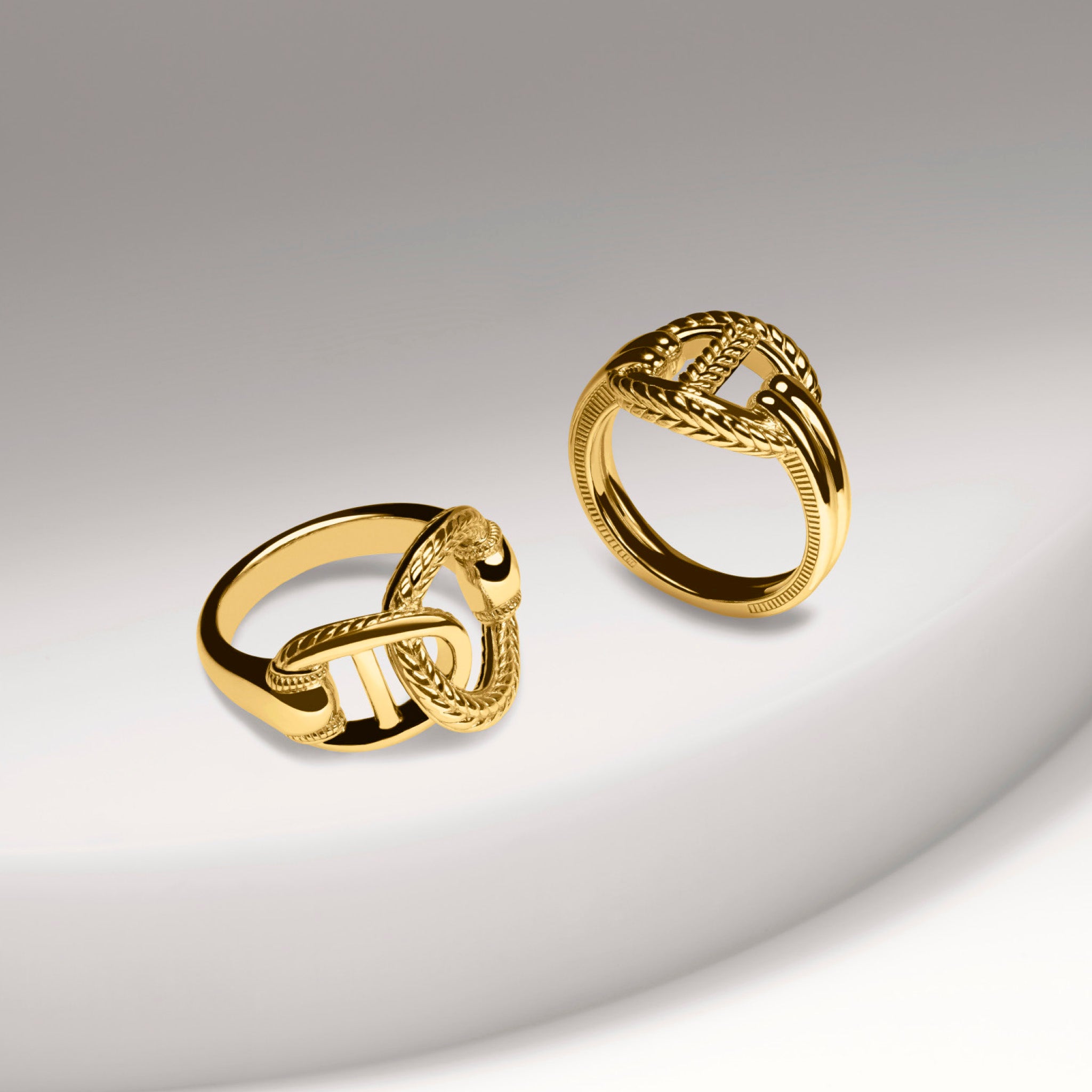 Vienna Single Link Ring in 18K