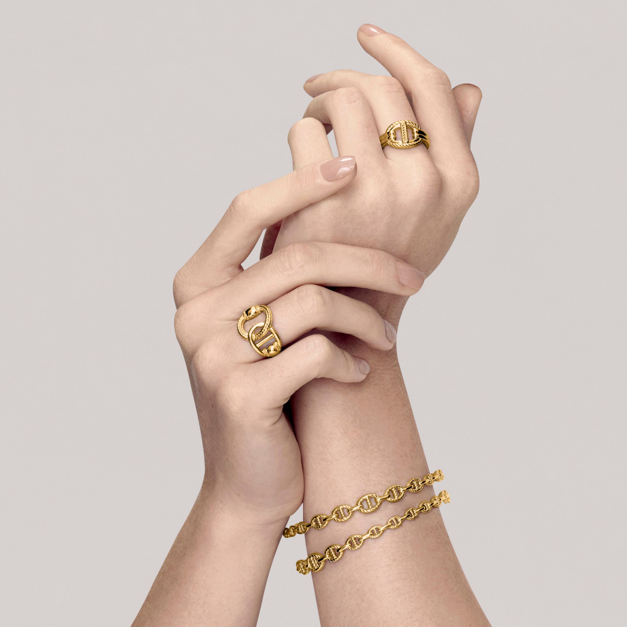 Vienna Graduated Link Stack Bangle in 18K