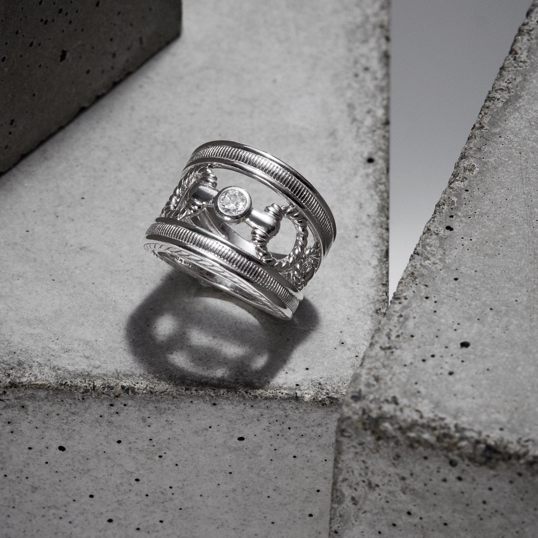Vienna Single Stone Ring with Diamonds