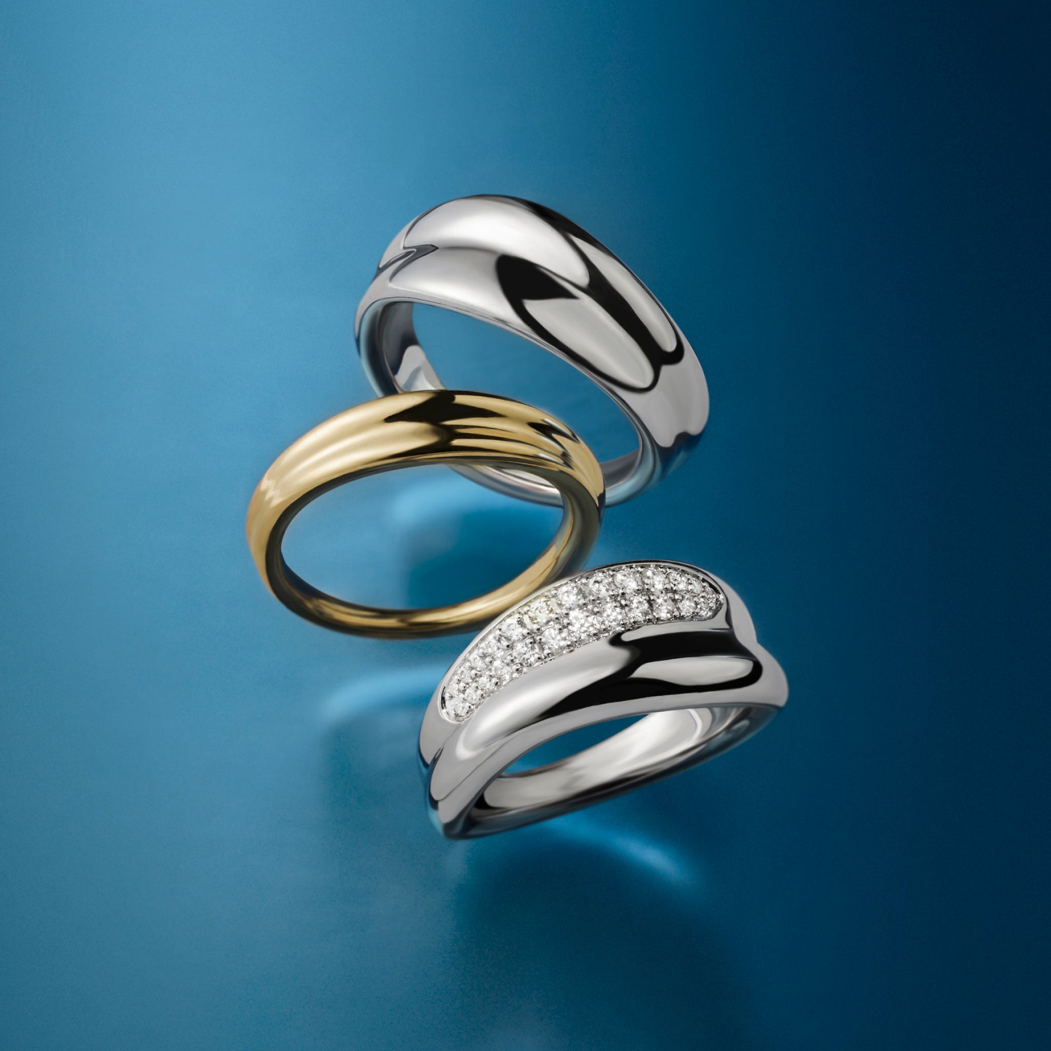 Eros Sculptural Band Ring in 18K