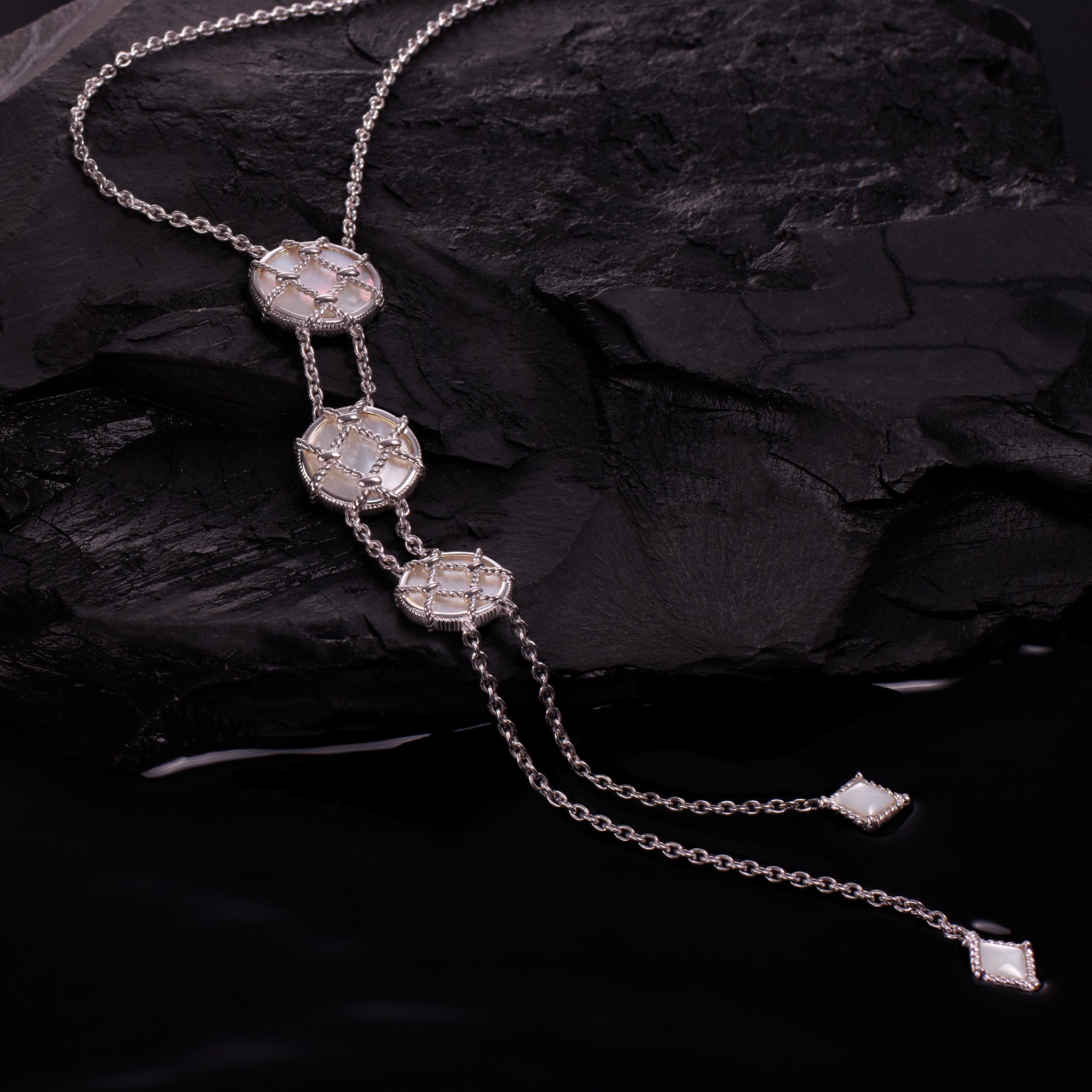 Isola Lariat Necklace with Mother of Pearl
