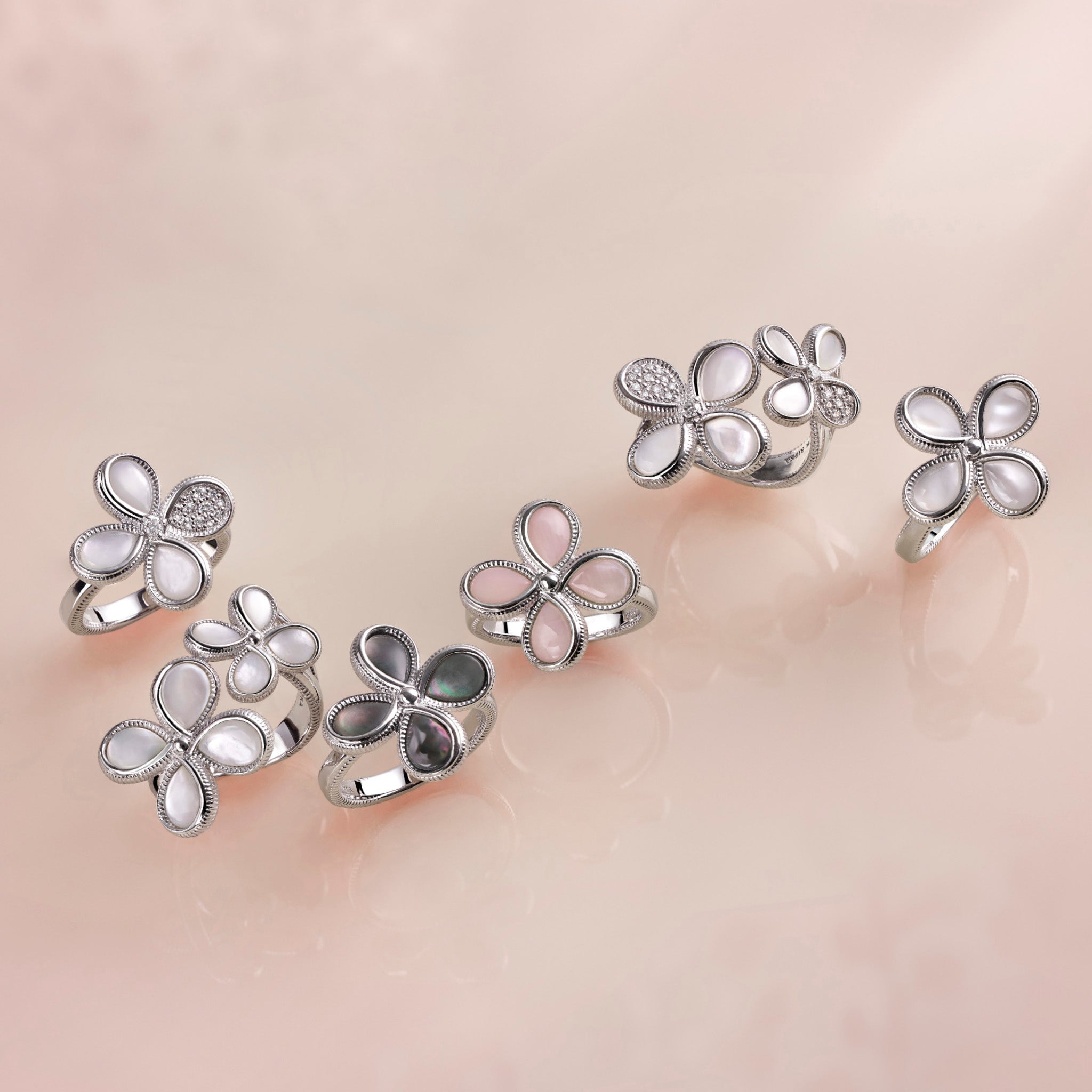 Jardin Flower Ring with Mother of Pearl