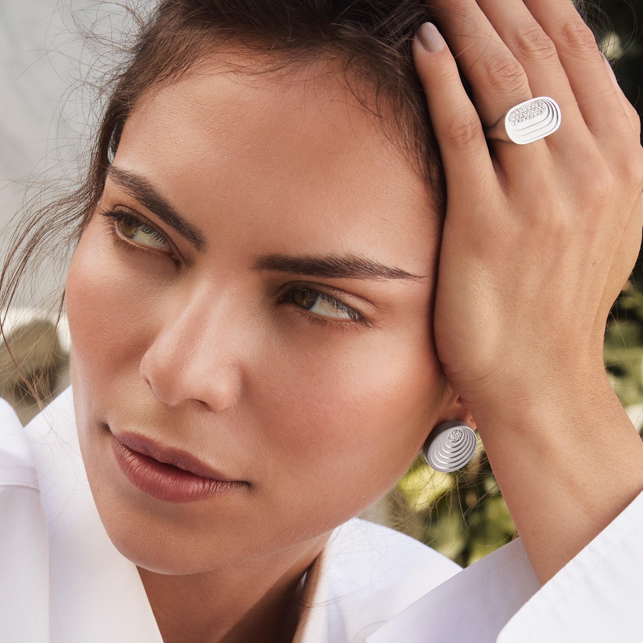 Ayah Ring with White Sapphire