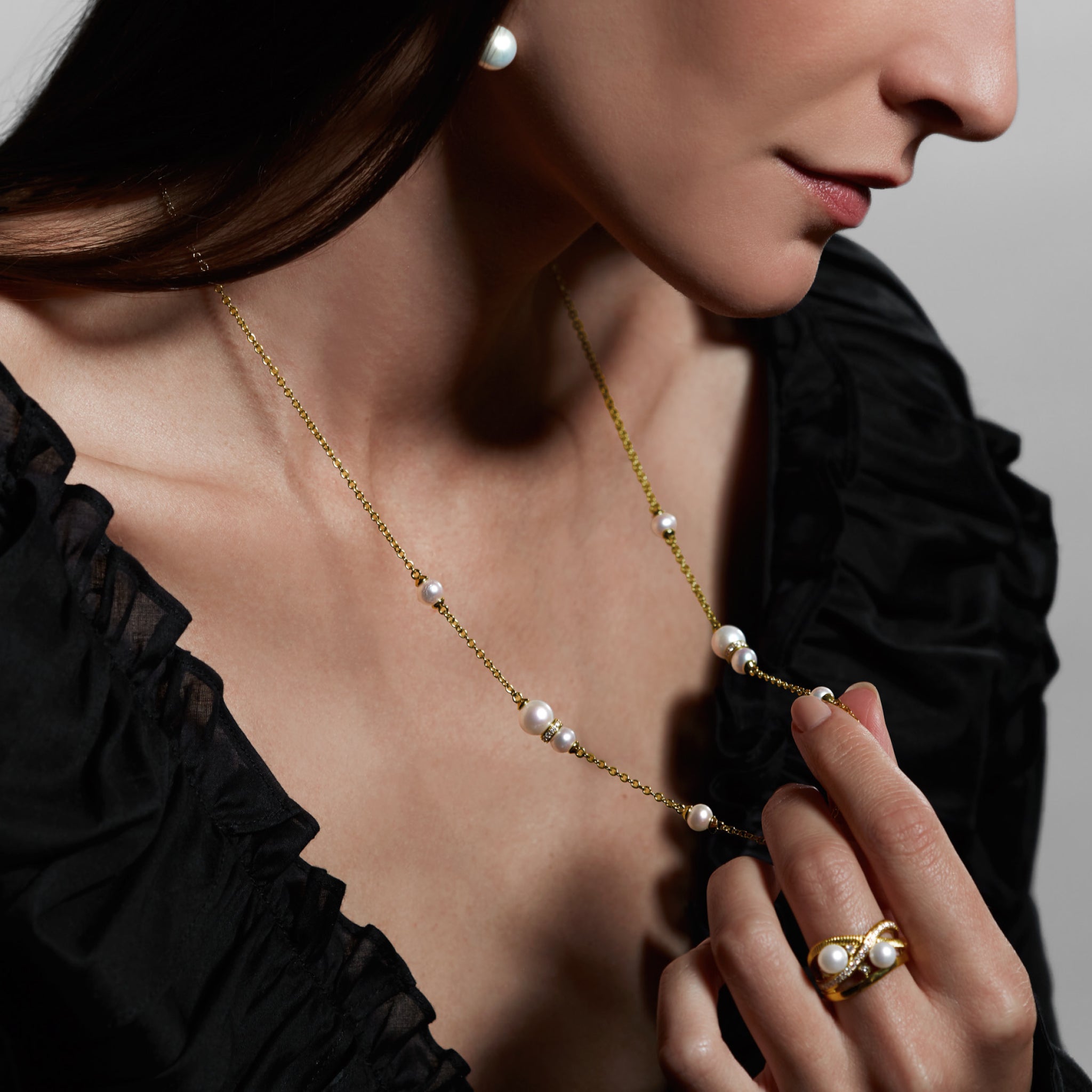 Shima Station Necklace with Freshwater Pearls and Diamonds in 18K